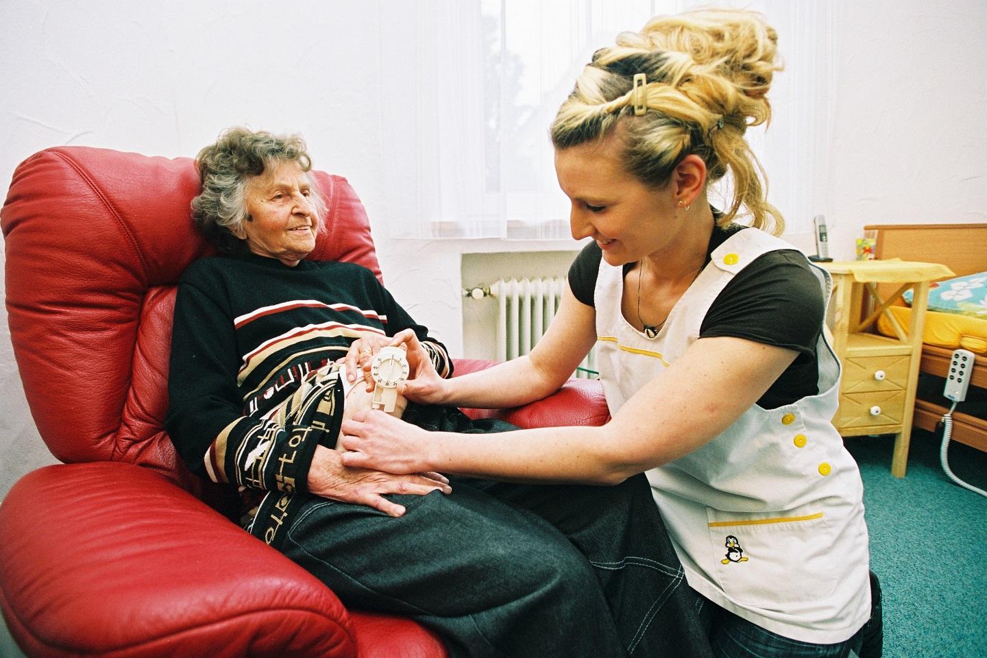 Eine Patienten, die Behandlungspflege erhält